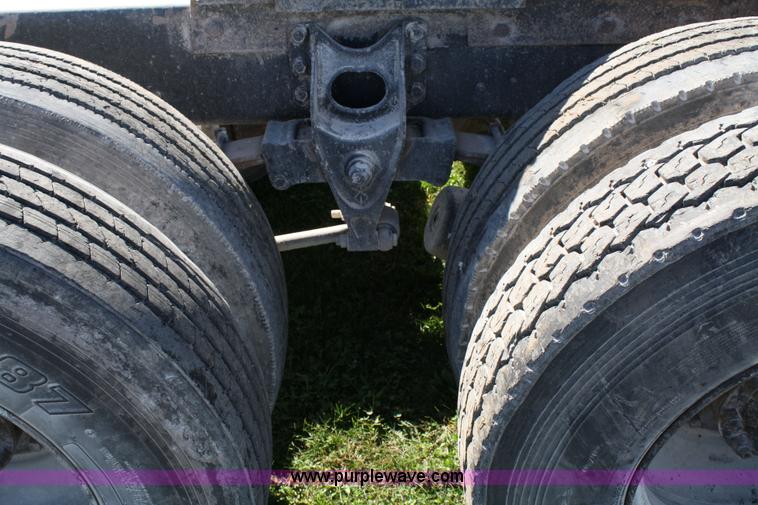 image for item 4743 1989 International F8300 semi truck