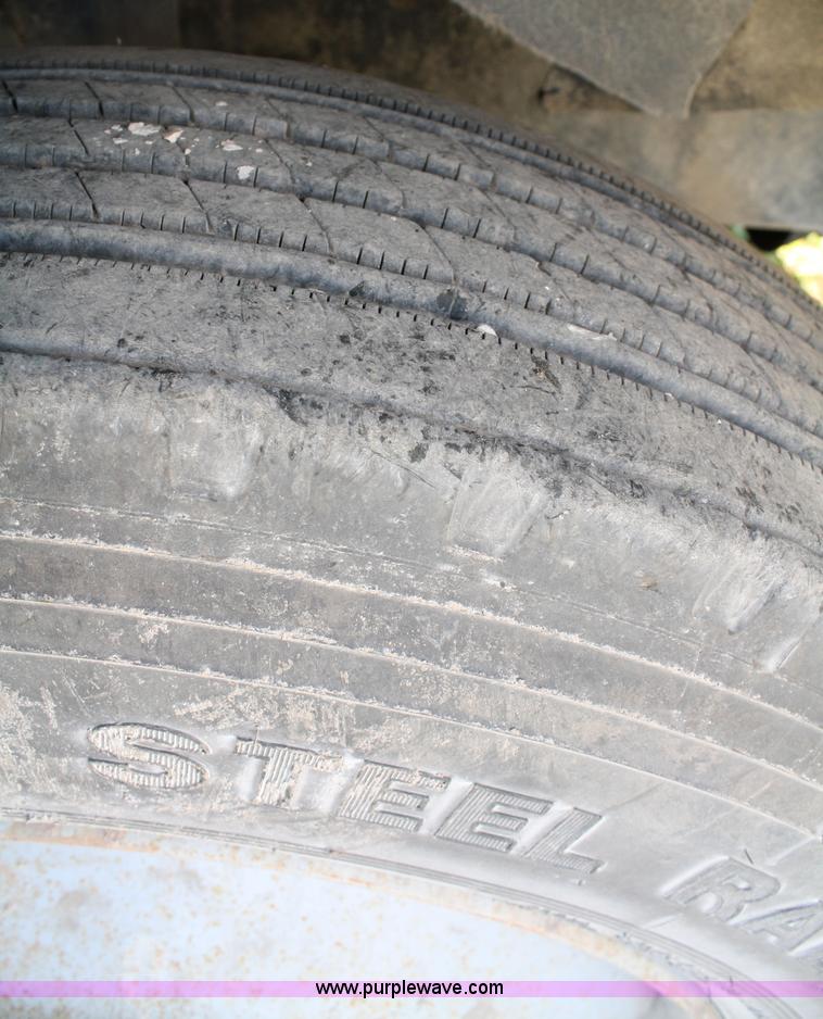 image for item 4743 1989 International F8300 semi truck