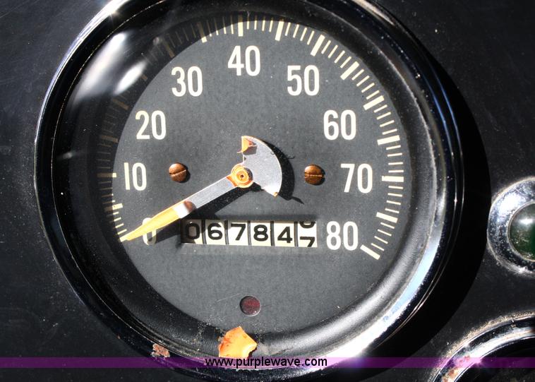 image for item 4822 1973 International 1700 Load Star grain truck