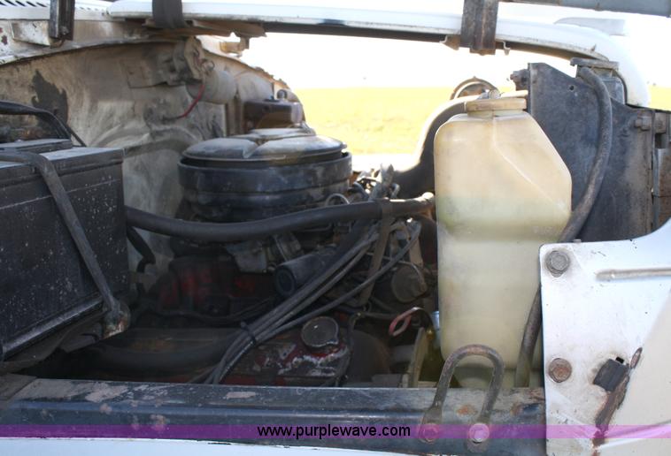 image for item 4822 1973 International 1700 Load Star grain truck