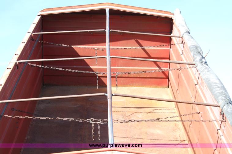 image for item 4822 1973 International 1700 Load Star grain truck