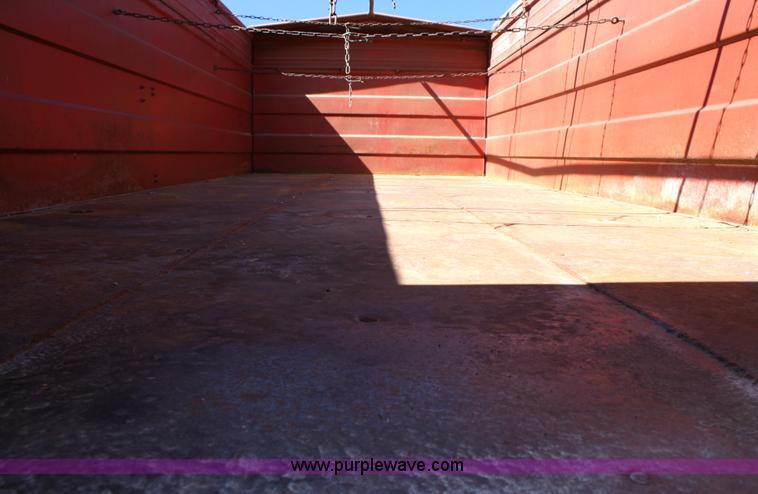 image for item 4822 1973 International 1700 Load Star grain truck