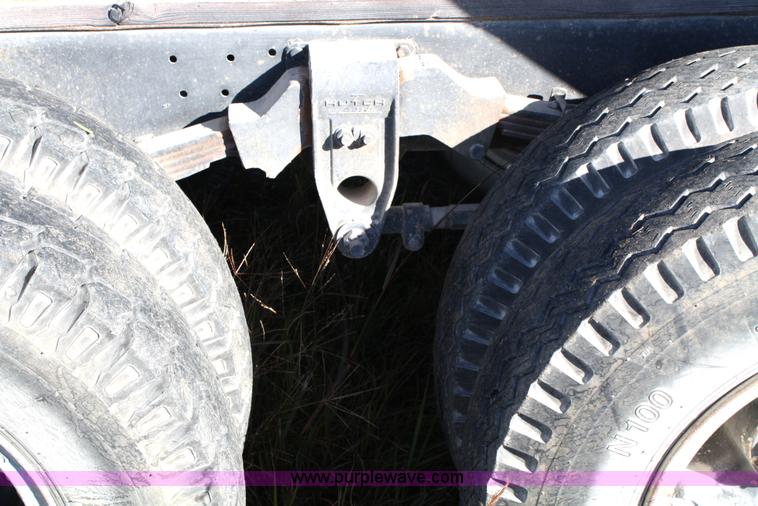 image for item 4822 1973 International 1700 Load Star grain truck