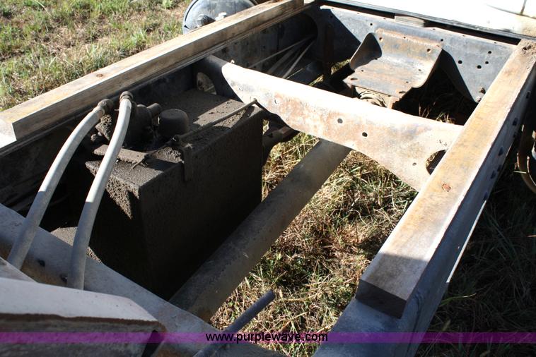 image for item 4822 1973 International 1700 Load Star grain truck