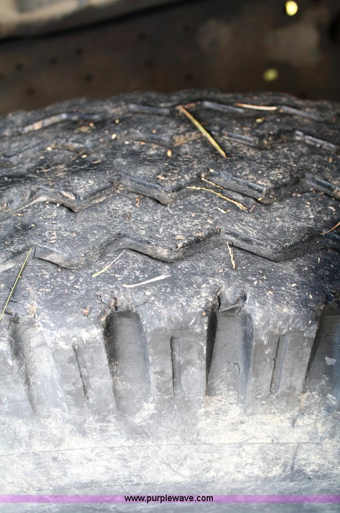 image for item 4822 1973 International 1700 Load Star grain truck