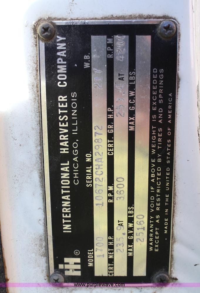 image for item 4822 1973 International 1700 Load Star grain truck