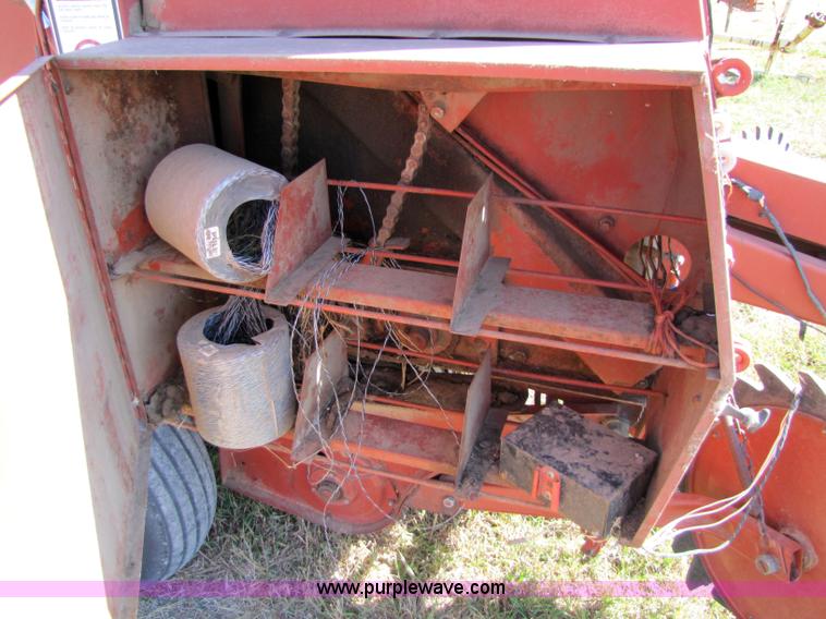 image for item 5159 Hesston 5585 round baler