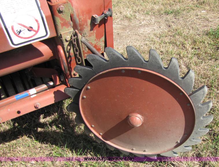 image for item 5159 Hesston 5585 round baler