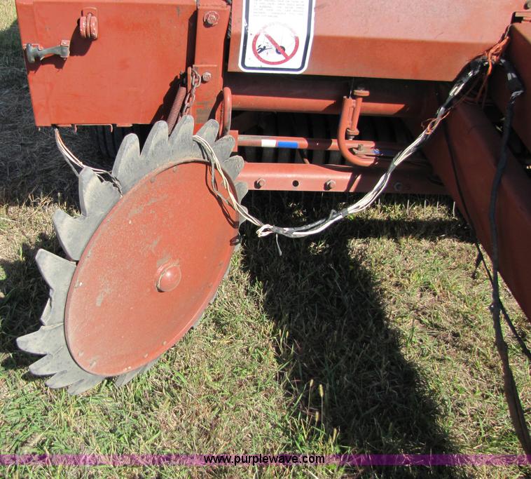 image for item 5159 Hesston 5585 round baler