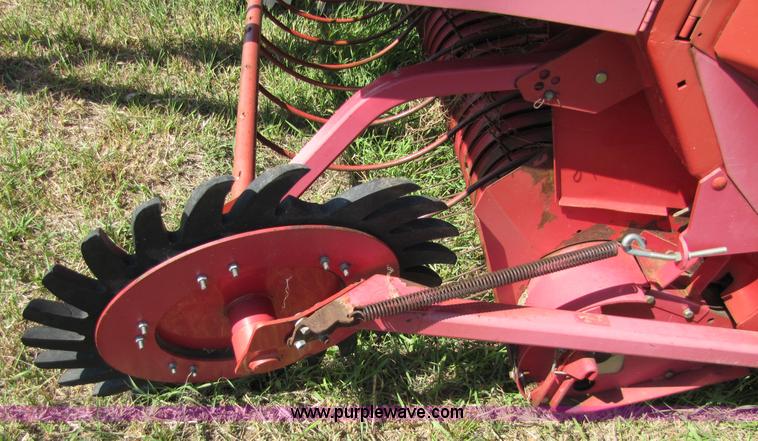 image for item 5160 Gehl 2880 round baler