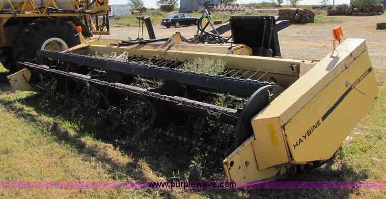 image for item 5165 1998 New Holland 2328 18' swather head