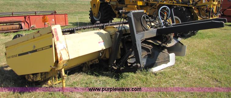 image for item 5165 1998 New Holland 2328 18' swather head