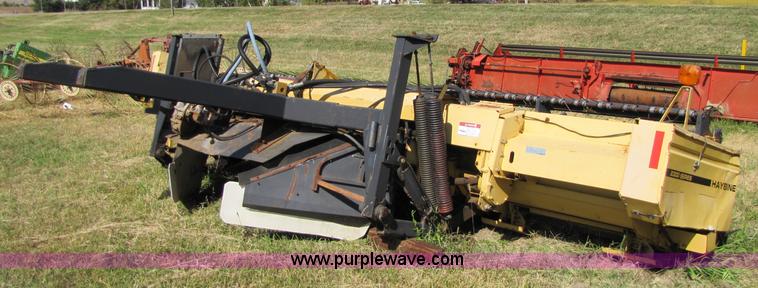 image for item 5165 1998 New Holland 2328 18' swather head