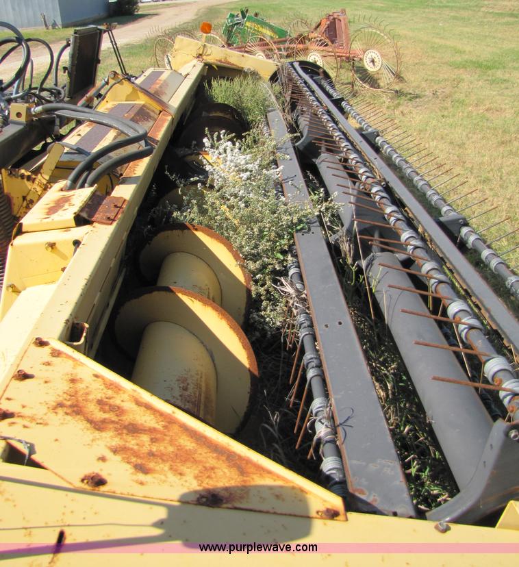 image for item 5165 1998 New Holland 2328 18' swather head