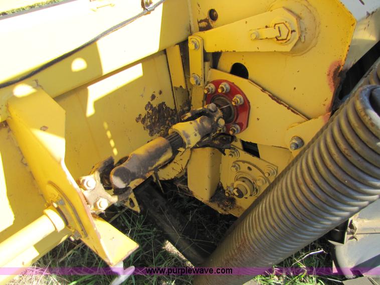 image for item 5165 1998 New Holland 2328 18' swather head