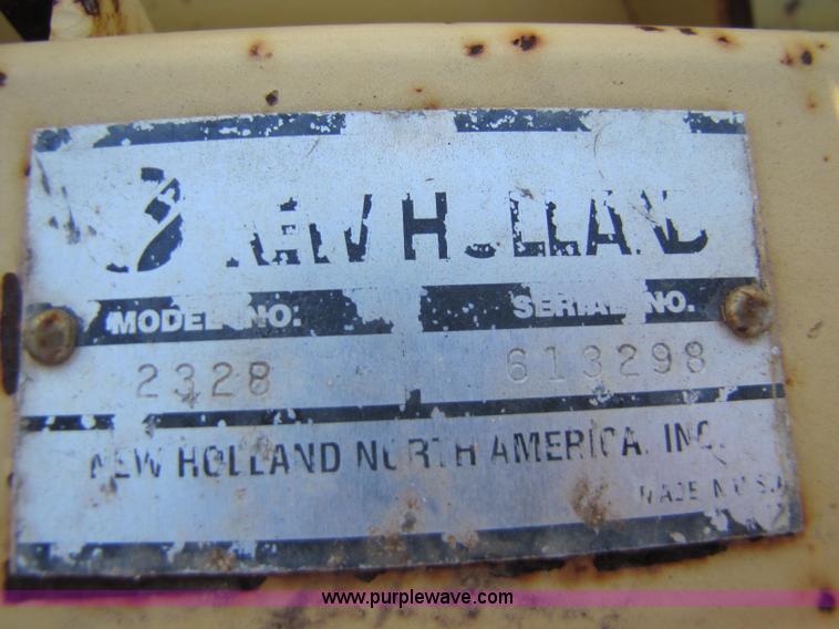 image for item 5165 1998 New Holland 2328 18' swather head
