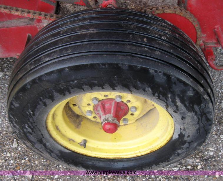 image for item 5252 New Holland 847 baler