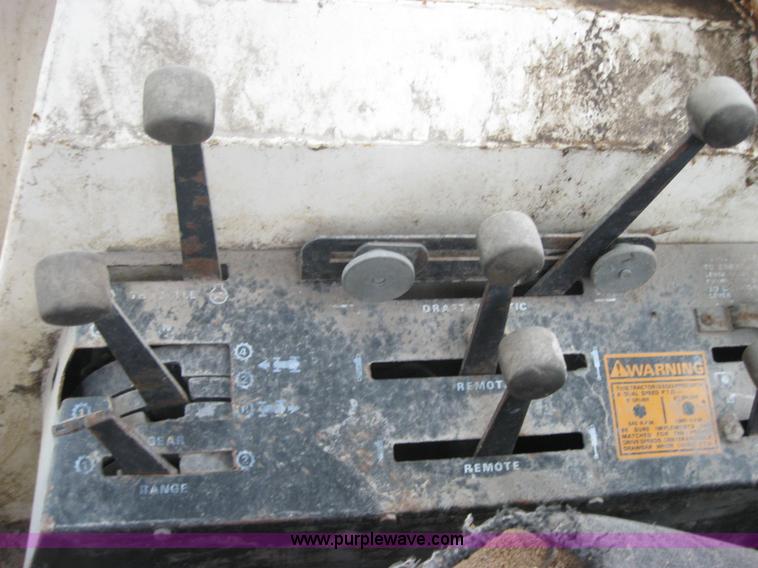 image for item 5253 Case 1175 tractor