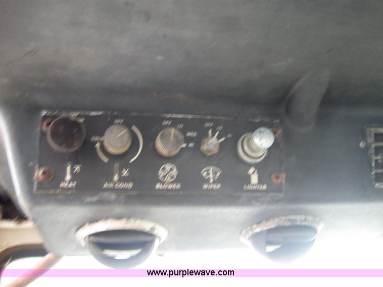 image for item 5253 Case 1175 tractor