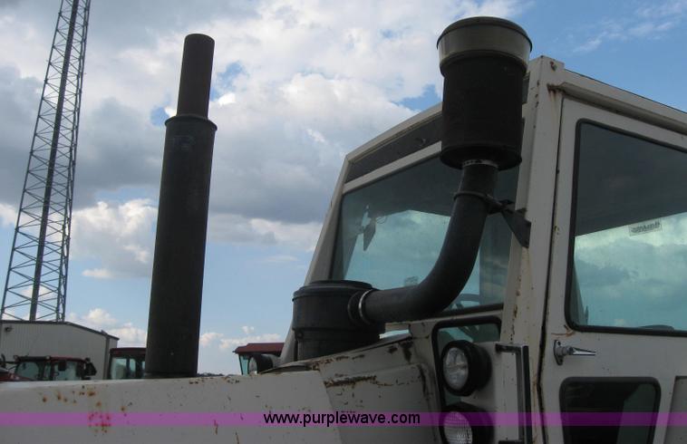 image for item 5253 Case 1175 tractor