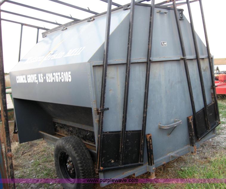 image for item 5256 L&H portable feeder