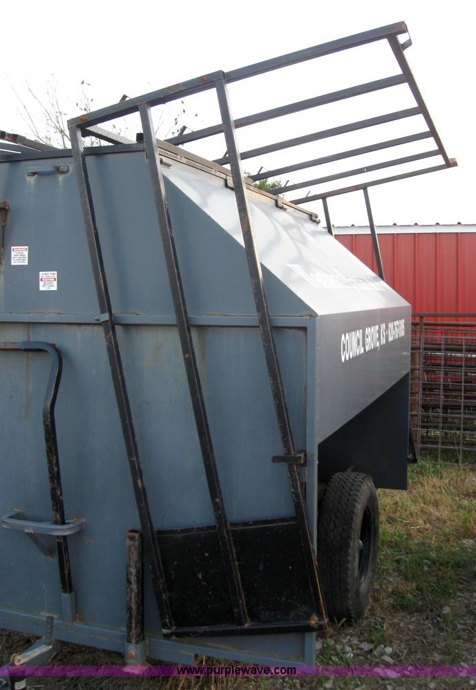 image for item 5256 L&H portable feeder