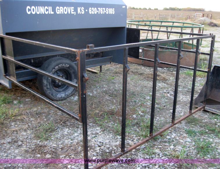 image for item 5256 L&H portable feeder