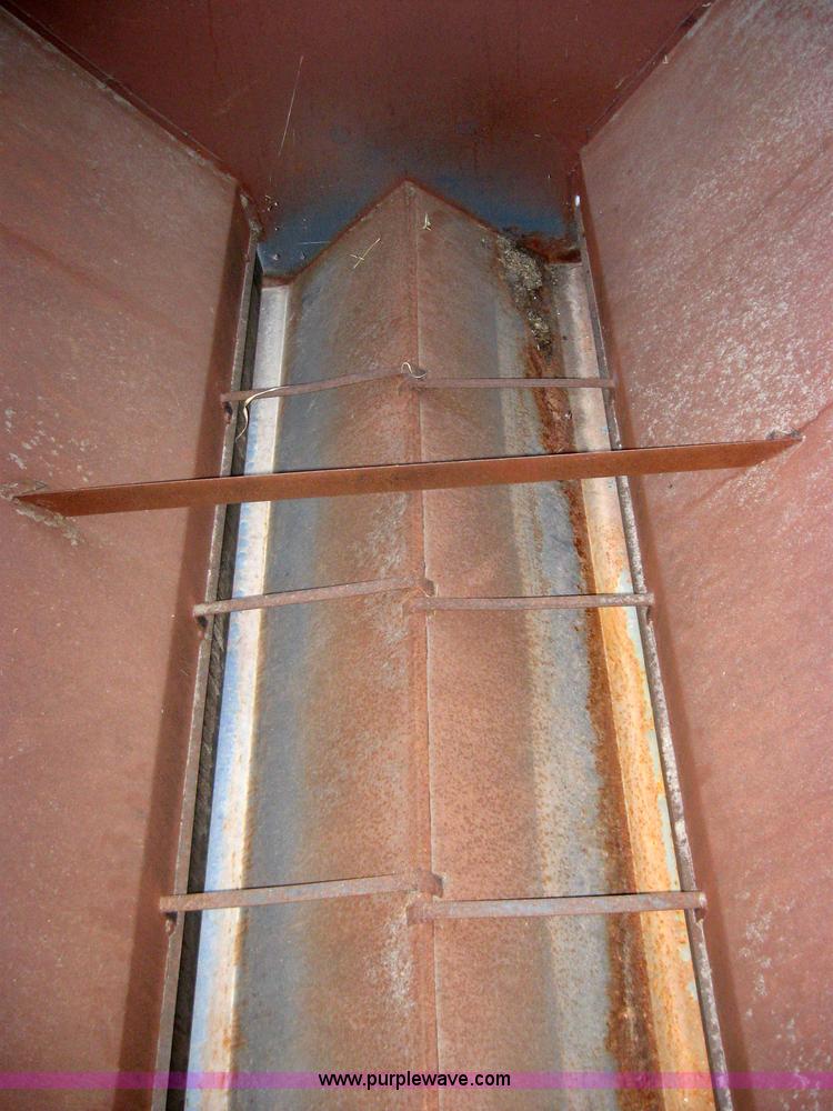 image for item 5256 L&H portable feeder