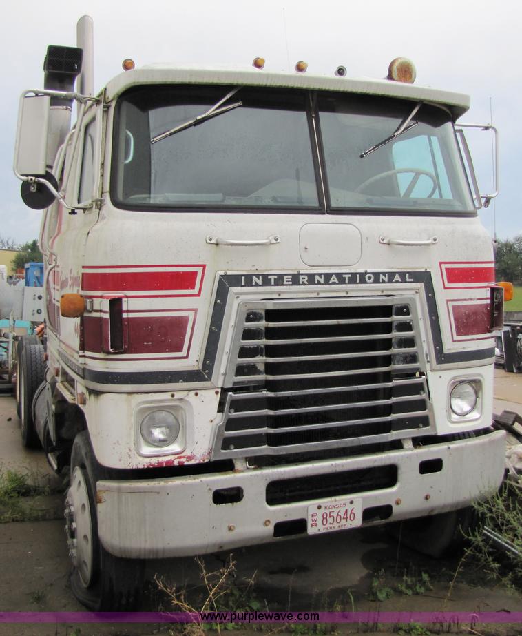 image for item 5262 1980 International Transtar II cab over semi truck