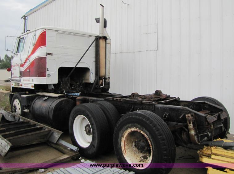 image for item 5262 1980 International Transtar II cab over semi truck