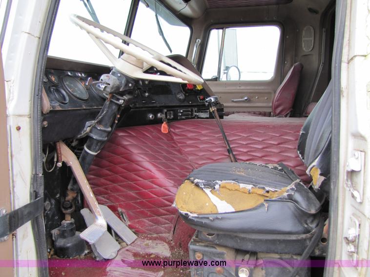 image for item 5262 1980 International Transtar II cab over semi truck