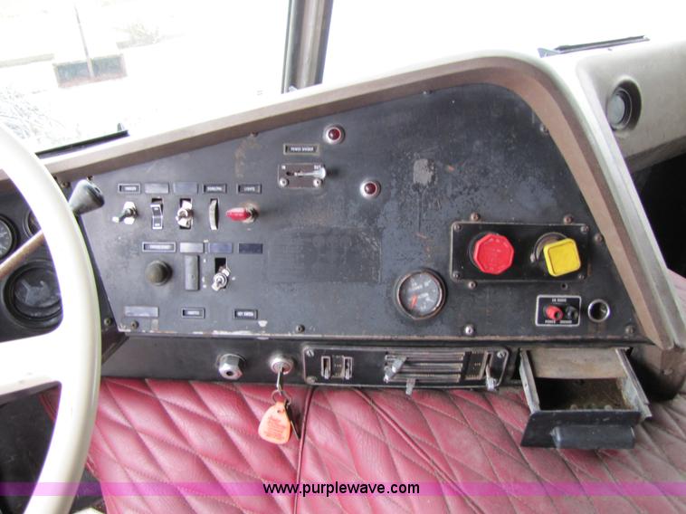 image for item 5262 1980 International Transtar II cab over semi truck