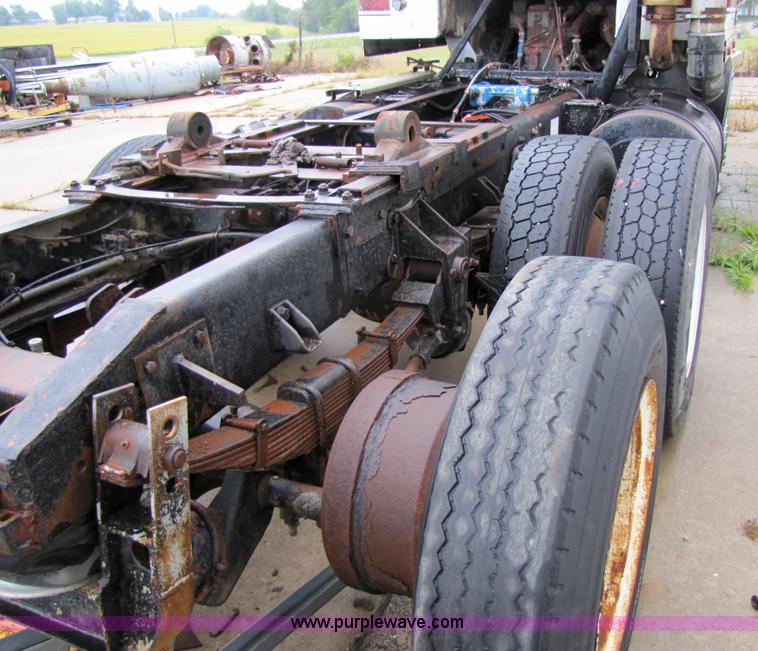 image for item 5262 1980 International Transtar II cab over semi truck