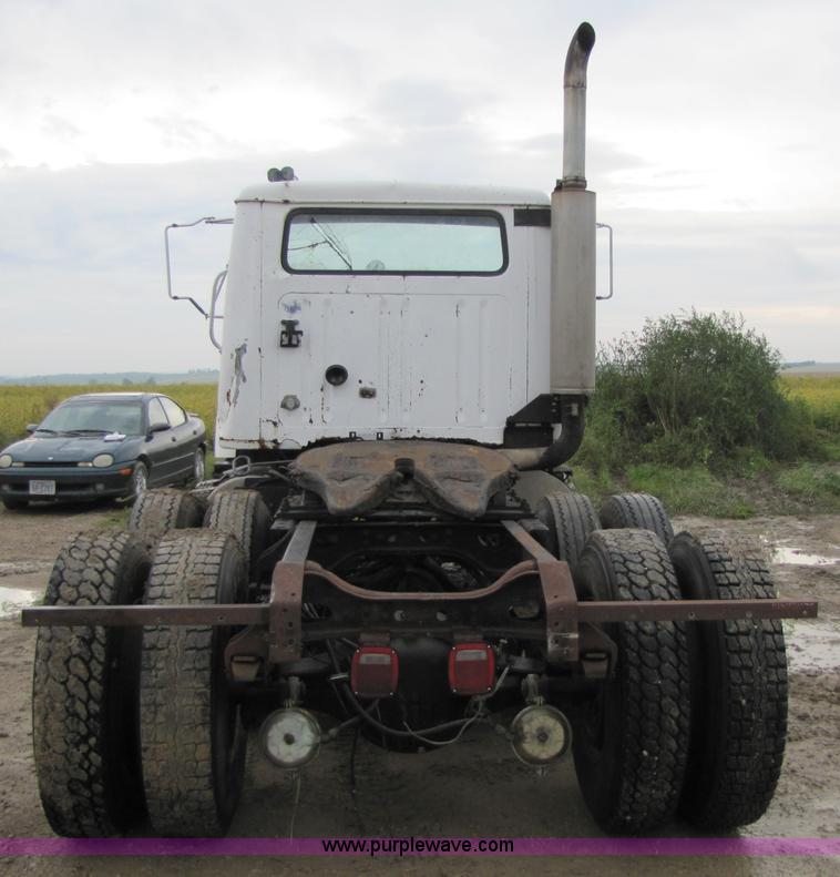 image for item 5263 1980 International S2500 semi truck