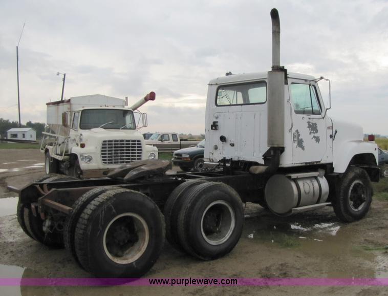 image for item 5263 1980 International S2500 semi truck
