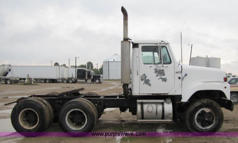 image for item 5263 1980 International S2500 semi truck
