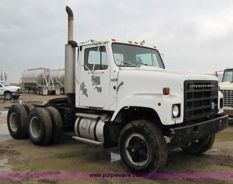 image for item 5263 1980 International S2500 semi truck