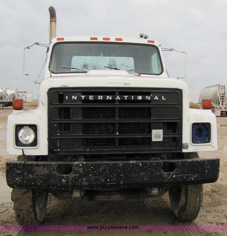image for item 5263 1980 International S2500 semi truck