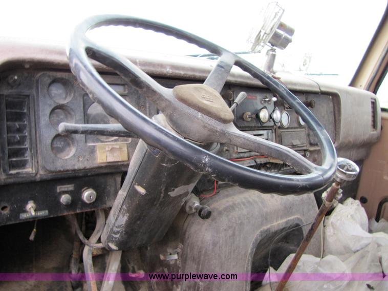 image for item 5263 1980 International S2500 semi truck