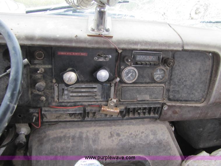 image for item 5263 1980 International S2500 semi truck