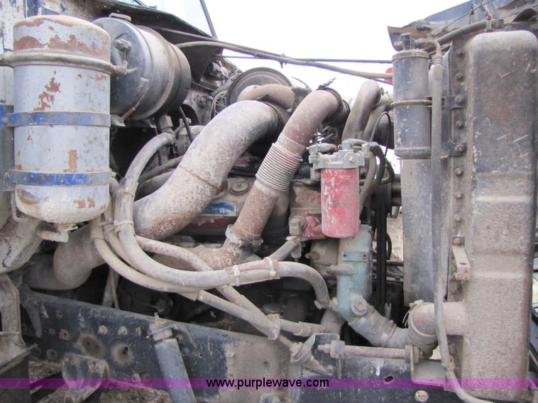 image for item 5263 1980 International S2500 semi truck