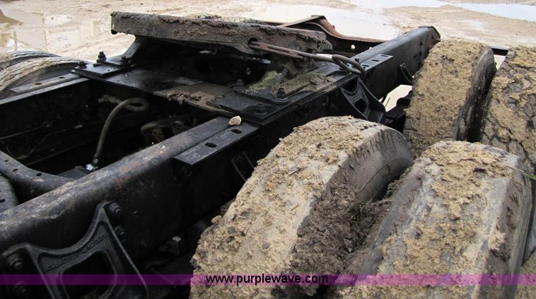 image for item 5263 1980 International S2500 semi truck