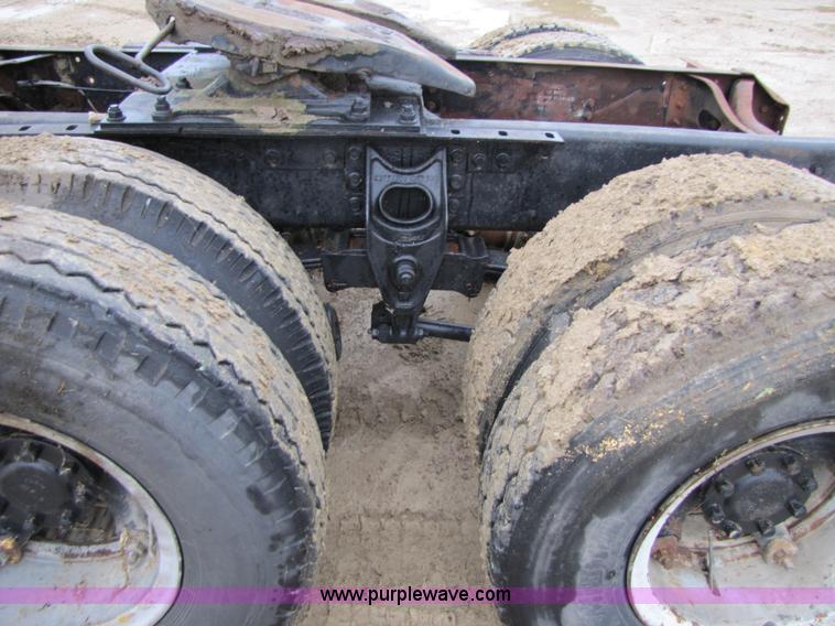 image for item 5263 1980 International S2500 semi truck