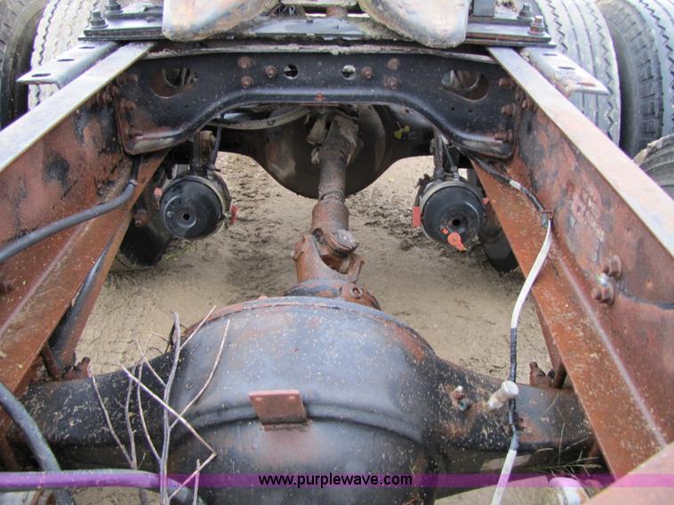 image for item 5263 1980 International S2500 semi truck