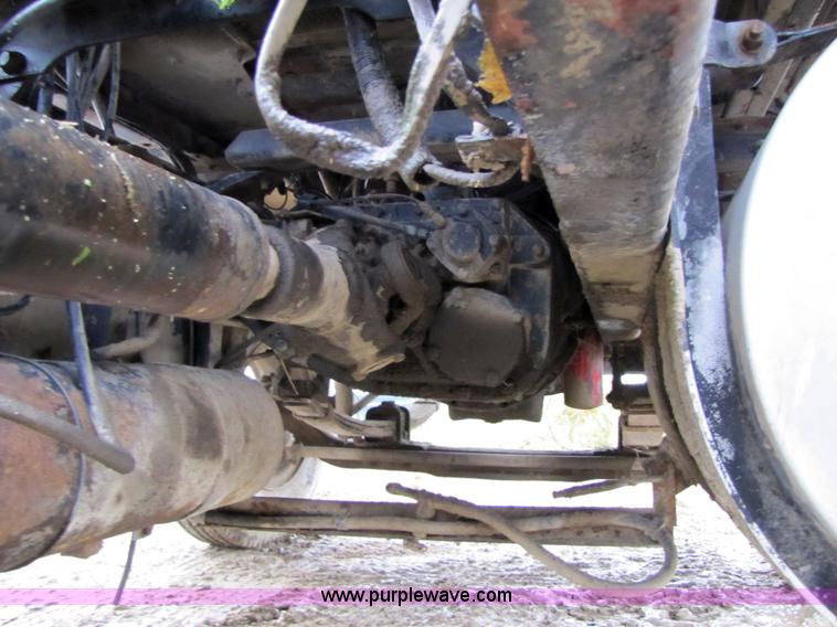 image for item 5263 1980 International S2500 semi truck