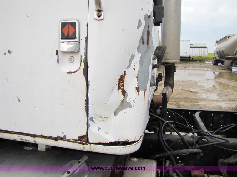 image for item 5263 1980 International S2500 semi truck