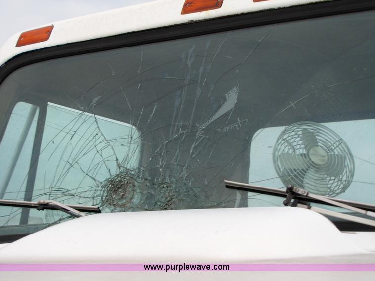 image for item 5263 1980 International S2500 semi truck