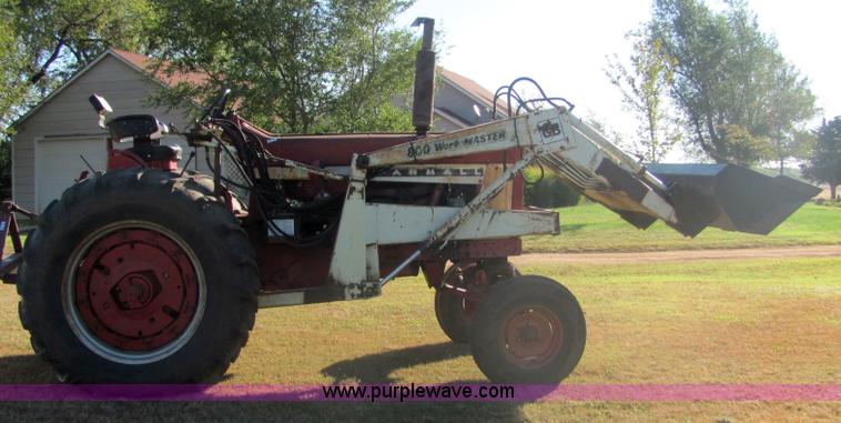 image for item 6560 Farmall F706 tractor with loader