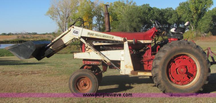 image for item 6560 Farmall F706 tractor with loader