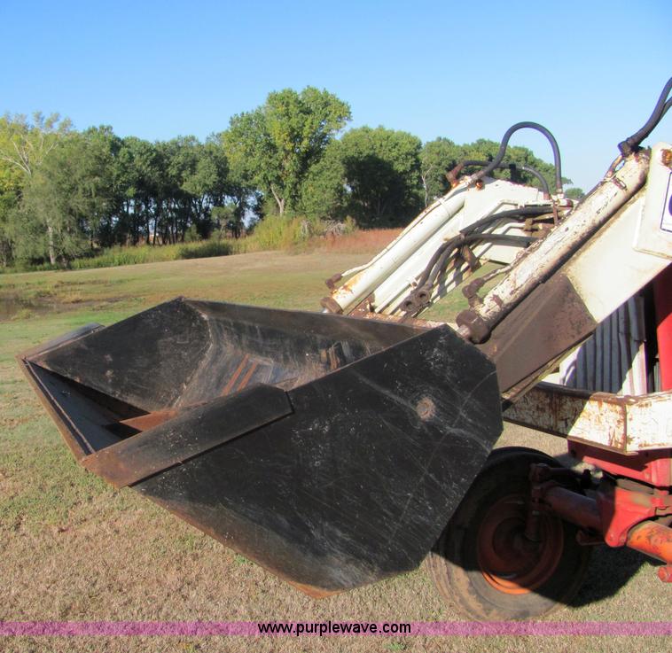 image for item 6560 Farmall F706 tractor with loader